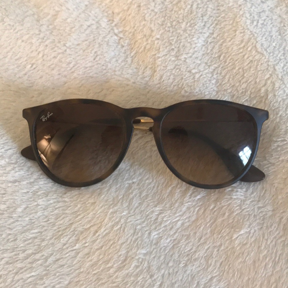 Erika ray ban